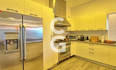 Casa en Venta en Cancún en Residencial Campestre con Alberca y Cava de Vinos