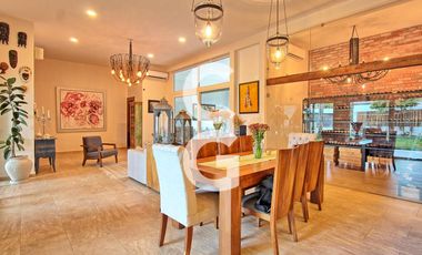 Casa en Venta en Cancún en Residencial Campestre con Alberca y Cava de Vinos