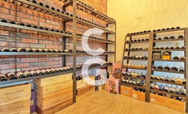 Casa en Venta en Cancún en Residencial Campestre con Alberca y Cava de Vinos