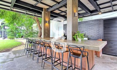 Casa en Venta en Cancún en Residencial Campestre con Alberca y Cava de Vinos