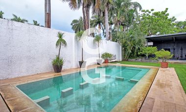 Casa en Venta en Cancún en Residencial Campestre con Alberca y Cava de Vinos