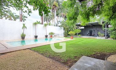 Casa en Venta en Cancún en Residencial Campestre con Alberca y Cava de Vinos