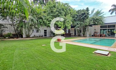 Casa en Venta en Cancún en Residencial Campestre con Alberca y Cava de Vinos
