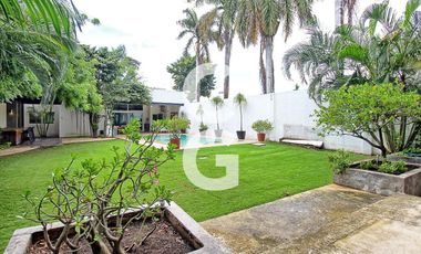 Casa en Venta en Cancún en Residencial Campestre con Alberca y Cava de Vinos