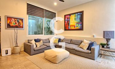 Casa en Venta en Cancún en Residencial Campestre con Alberca y Cava de Vinos