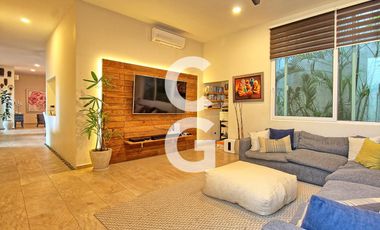 Casa en Venta en Cancún en Residencial Campestre con Alberca y Cava de Vinos