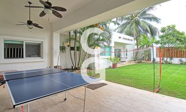 Casa en Venta en Cancún en Residencial Campestre con Alberca y Cava de Vinos