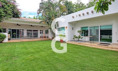 Casa en Venta en Cancún en Residencial Campestre con Alberca y Cava de Vinos