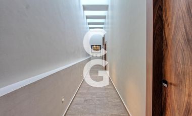 Casa en Venta en Cancún en Residencial Campestre con Alberca y Cava de Vinos