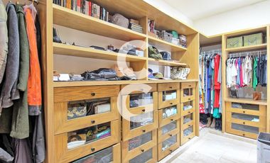 Casa en Venta en Cancún en Residencial Campestre con Alberca y Cava de Vinos