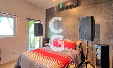 Casa en Venta en Cancún en Residencial Campestre con Alberca y Cava de Vinos