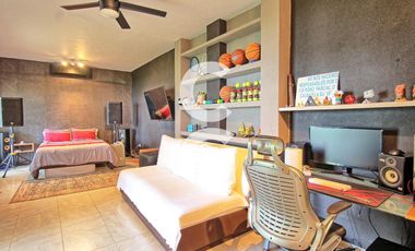 Casa en Venta en Cancún en Residencial Campestre con Alberca y Cava de Vinos