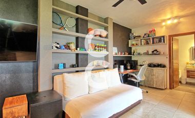 Casa en Venta en Cancún en Residencial Campestre con Alberca y Cava de Vinos