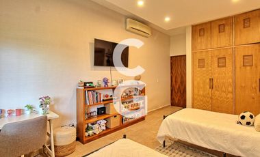 Casa en Venta en Cancún en Residencial Campestre con Alberca y Cava de Vinos