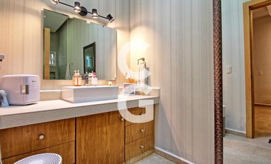 Casa en Venta en Cancún en Residencial Campestre con Alberca y Cava de Vinos