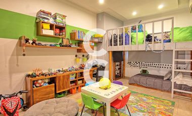 Casa en Venta en Cancún en Residencial Campestre con Alberca y Cava de Vinos