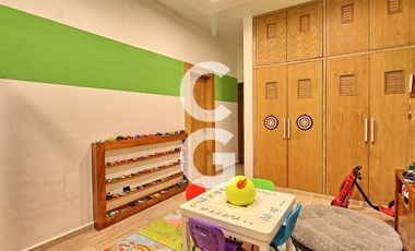 Casa en Venta en Cancún en Residencial Campestre con Alberca y Cava de Vinos