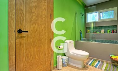 Casa en Venta en Cancún en Residencial Campestre con Alberca y Cava de Vinos