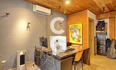 Casa en Venta en Cancún en Residencial Campestre con Alberca y Cava de Vinos