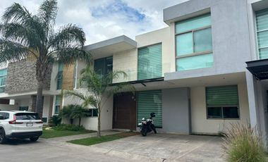 OPORTUNIDAD HERMOSA Y AMPLIA CASA EN VENTA EN COTO VILLA VERONA