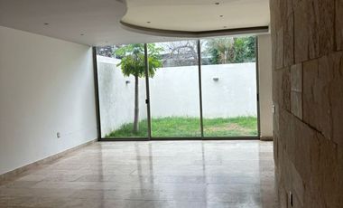 OPORTUNIDAD HERMOSA Y AMPLIA CASA EN VENTA EN COTO VILLA VERONA