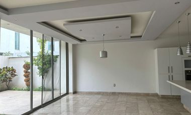 OPORTUNIDAD HERMOSA Y AMPLIA CASA EN VENTA EN COTO VILLA VERONA
