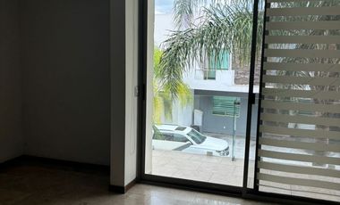 OPORTUNIDAD HERMOSA Y AMPLIA CASA EN VENTA EN COTO VILLA VERONA