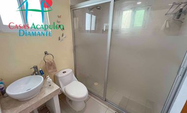 Casa con terraza con salida al jardín y áreas comunes. Incluye sistema de agua potable en toda la casa 100% purificada