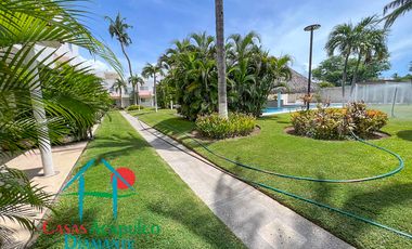 Casa con terraza con salida al jardín y áreas comunes. Incluye sistema de agua potable en toda la casa 100% purificada