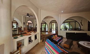Preciosa Finca en Venta frente al mar Playa Blanca, Zihuatanejo, Gro.