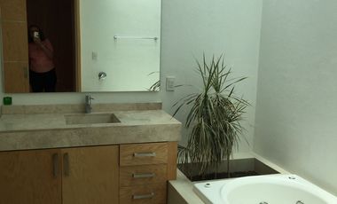 Renta Moderna Casa en Privada en Los Encinos Juriquilla