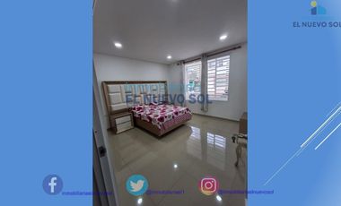 ¡Hermosa casa recién remodelada con acabados de lujo!