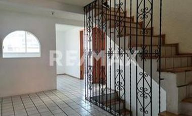 CASA EN COLONIA JARDINES DE SATELITE NAUCALPAN, GRAN OPORTUNIDAD DE INVERSIÓN