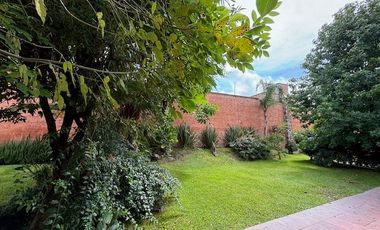 Oportunidad Casa como terreno  Hacienda del Oro 2da sección