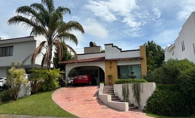 Oportunidad Casa como terreno  Hacienda del Oro 2da sección