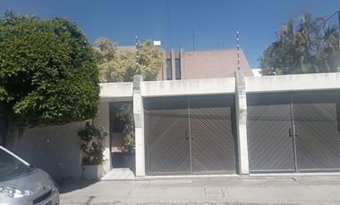 SE RENTA casa en Punto Verde para oficinas, escuelita etc...