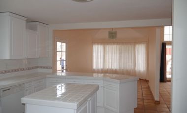 Hermosa Casa Amplia En Zona Tranquila.