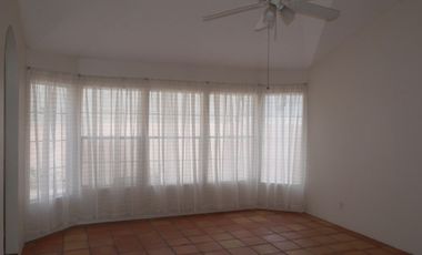 Hermosa Casa Amplia En Zona Tranquila.