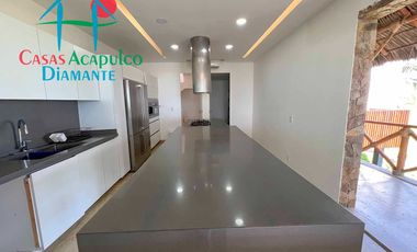 Hermosa casa con alberca privada y vista al campo de golf Tres Vidas