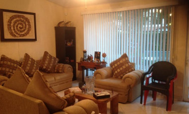 CASA EN SAN GIL CERRADA SANTA ELENA