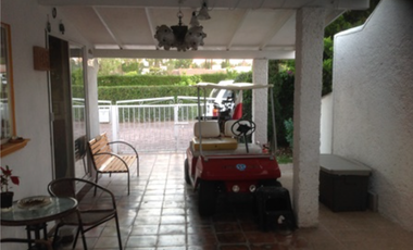 CASA EN SAN GIL CERRADA SANTA ELENA