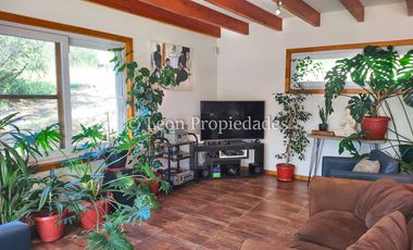 Leon Propiedades vende parcela con casa en Hacienda San José, Curacaví.