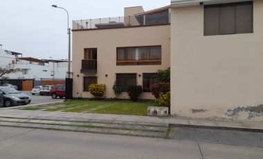 VENDO CASA EN CONDOMINIO EN LA CAPULLANA CERCA A PARQUE