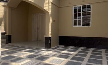 Rumah 2 Lantai Baru Banget.DiJalan Utama perumahan (Boulevard) 5 Menit ke Pusat Kota