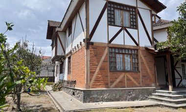 Venta de casa en la Mitad del Mundo.