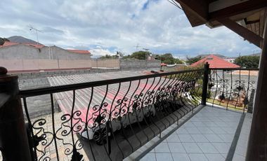 Venta de casa en la Mitad del Mundo.
