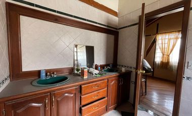 Venta de casa en la Mitad del Mundo.