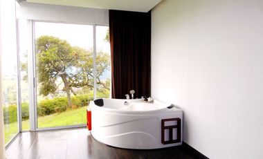 ESPECTACULAR!!!! Excelente Vista y Diseño!!!!! Con Piscina
