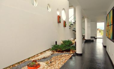 ESPECTACULAR!!!! Excelente Vista y Diseño!!!!! Con Piscina