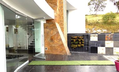 ESPECTACULAR!!!! Excelente Vista y Diseño!!!!! Con Piscina